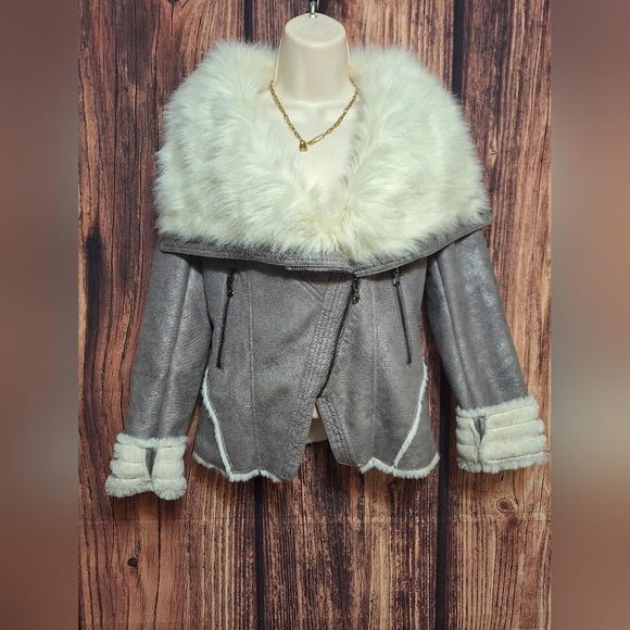 STUNNING!Guess Gray SUEDE Jacket with Cream Faux Fur Trim SIZE XS - Picture 1 of 4